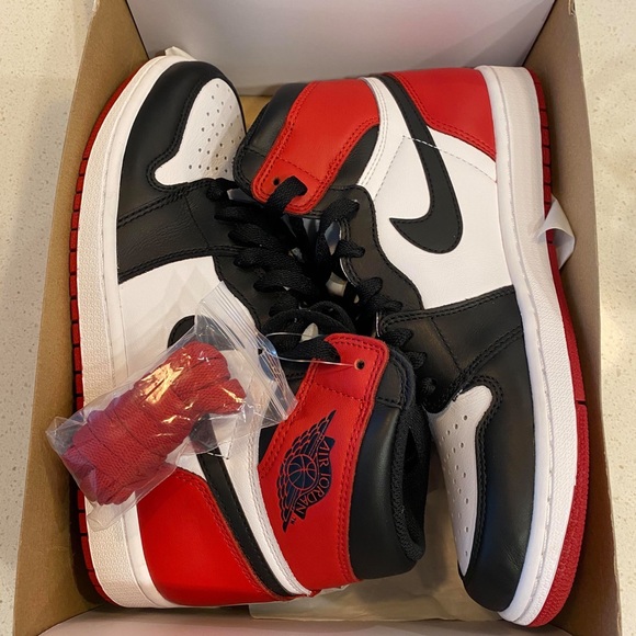 Jordan Black Toe 1’s 2016 - Picture 2 of 7